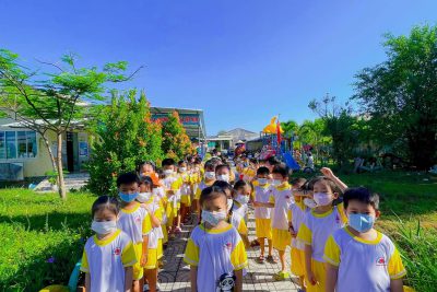 Hoạt động trải nghiệm thăm trường tiểu học của các cháu 5-6 tuổi trường Mẫu giáo Vĩnh Bình Nam năm học 2022 – 2023